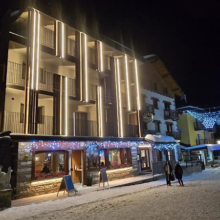 Hotel Perruquet Breuil-Cervinia Exterior foto